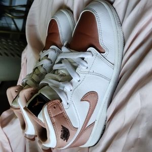 Retro Jordan 1's rose gold kids size 2y